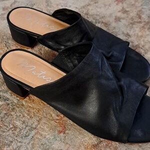 Black Matisse slide on sandal.  Women